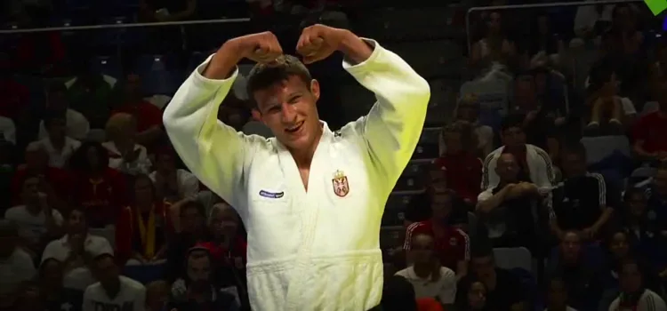 Nemanja Majdov pomaže Valensiji u napadu na Šampionsku titulu